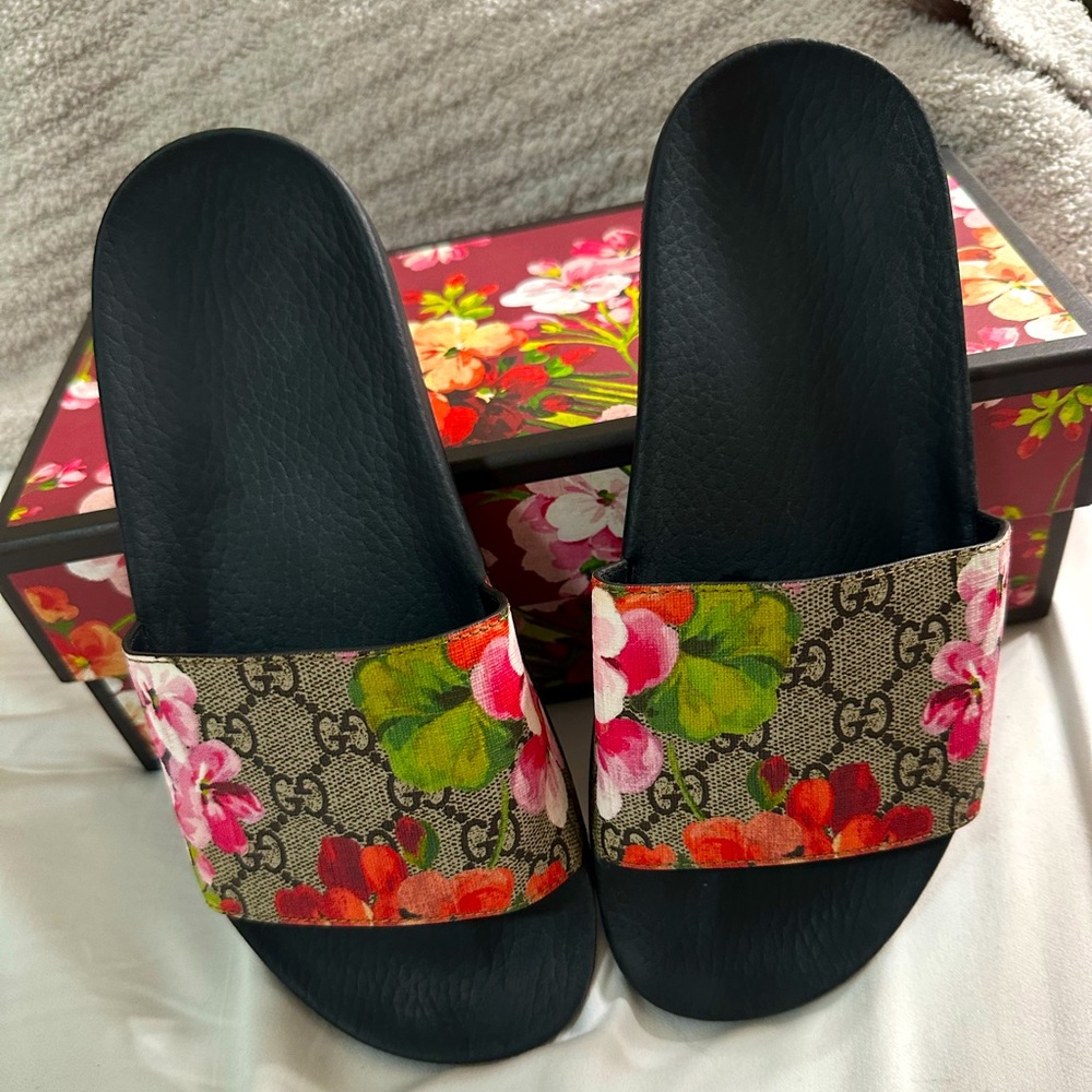Gucci GG Blooms Supreme floral slides size 37
